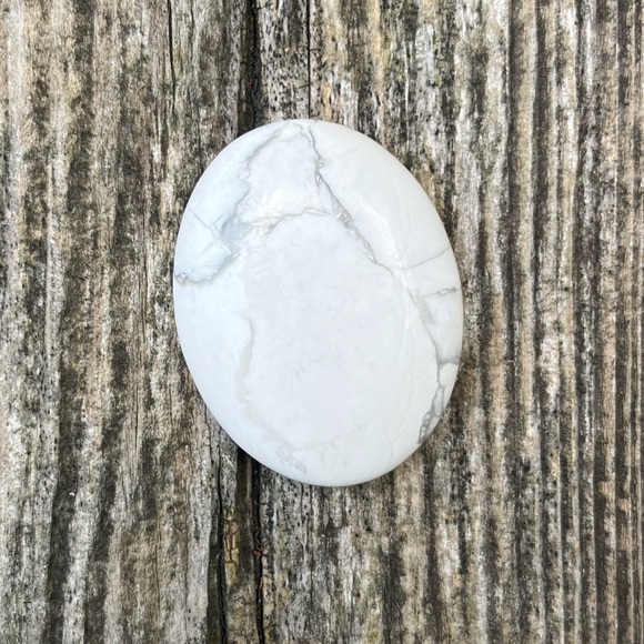 Howlite Worry Stone - Picture 1 of 3